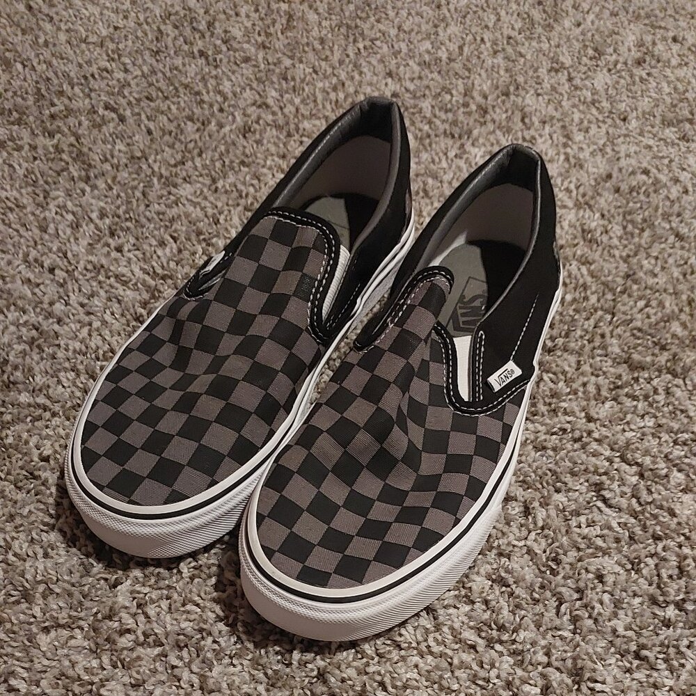 brand: brand size: 8.0 in mens and 9.5 in womens, color: black and gray